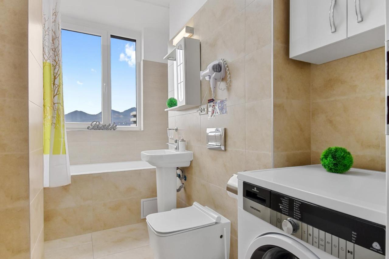 Apartamento Modern In New Building With Panoramic View Braşov Exterior foto