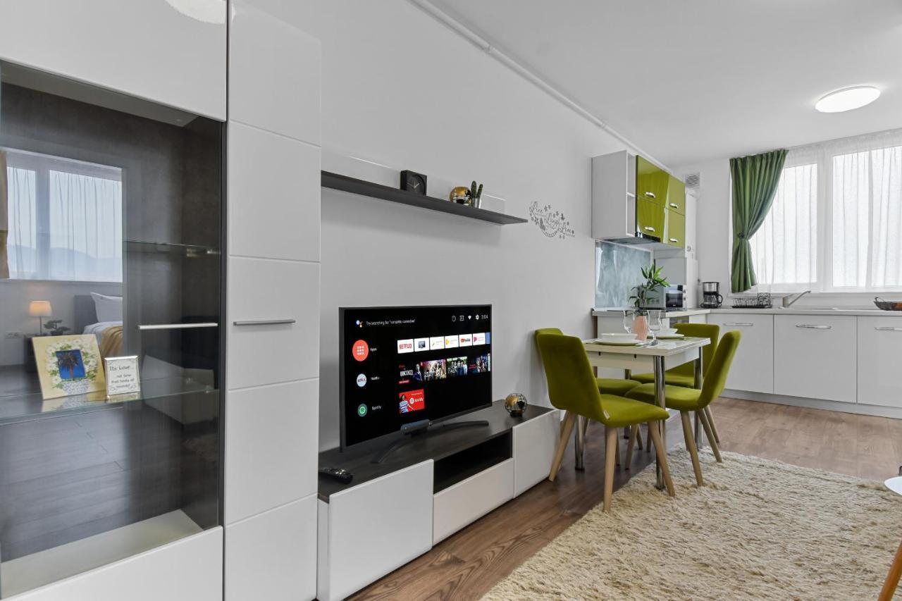 Apartamento Modern In New Building With Panoramic View Braşov Exterior foto